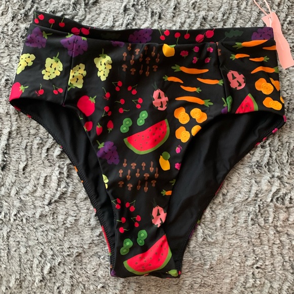 Lisa Says Gah x OOKIOH swim set - Picture 4 of 4